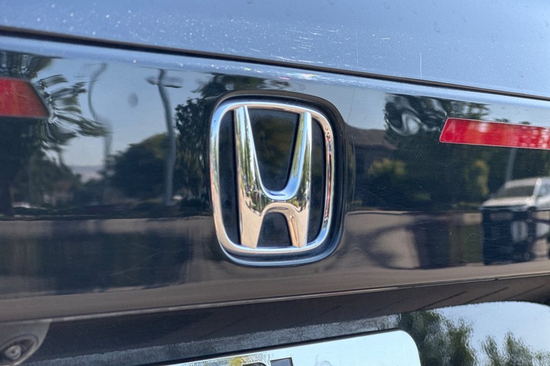 Honda Accord Hybrid Vehicle Full-screen Gallery Image 47