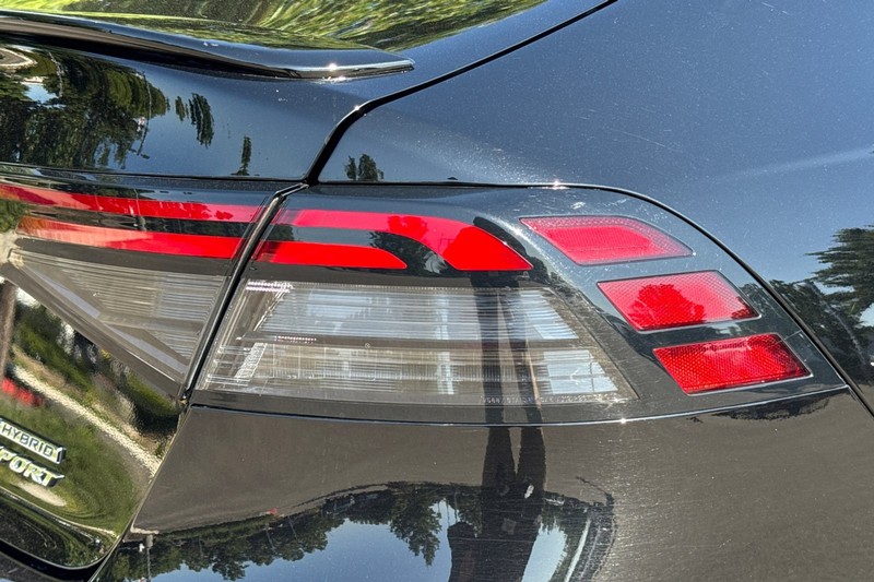 Honda Accord Hybrid Vehicle Full-screen Gallery Image 48