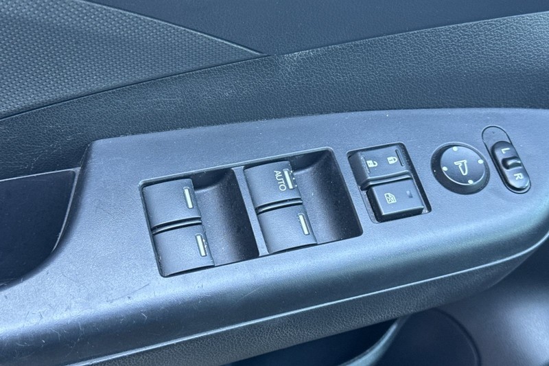 Honda CR-V Vehicle Full-screen Gallery Image 12