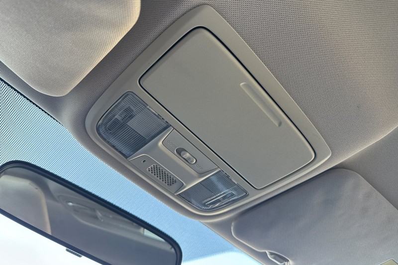 Honda CR-V Vehicle Full-screen Gallery Image 24