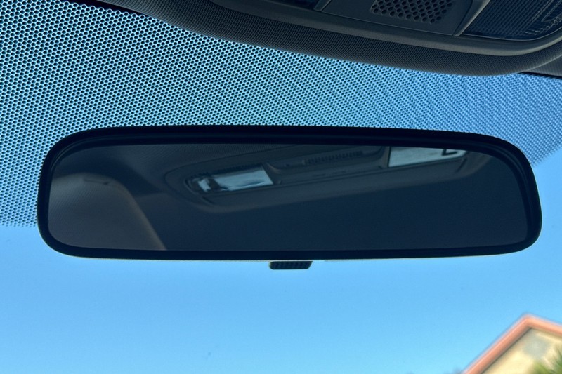 Honda CR-V Vehicle Full-screen Gallery Image 25