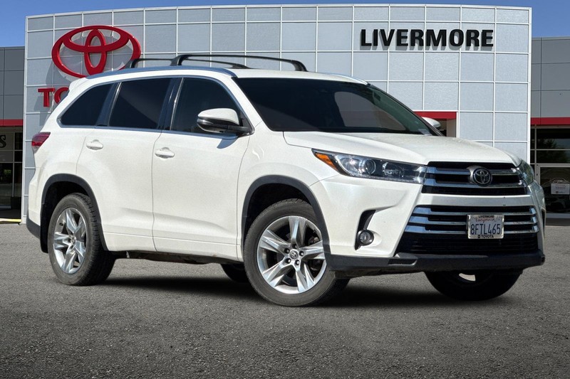 Toyota Highlander Vehicle Full-screen Gallery Image 02