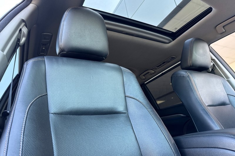 Toyota Highlander Vehicle Full-screen Gallery Image 21