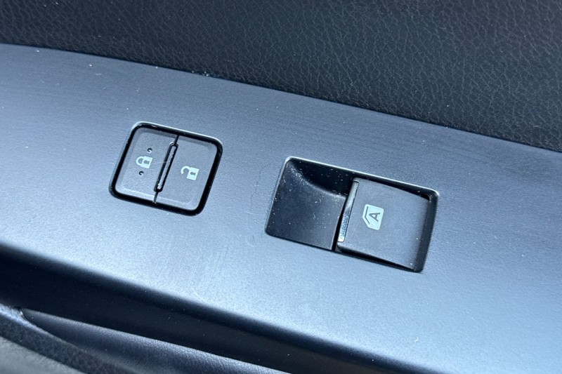 Toyota Highlander Vehicle Full-screen Gallery Image 23