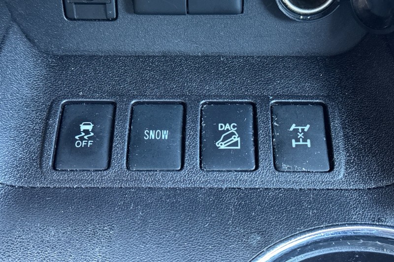 Toyota Highlander Vehicle Full-screen Gallery Image 32