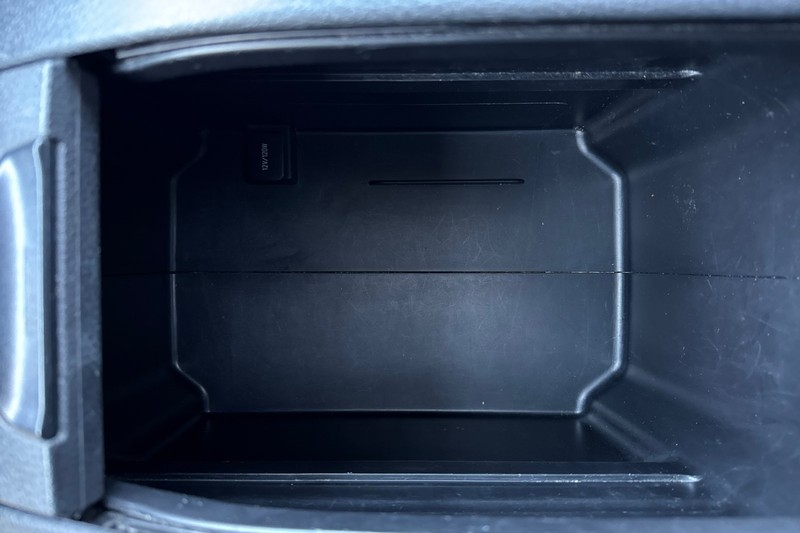 Toyota Highlander Vehicle Full-screen Gallery Image 33