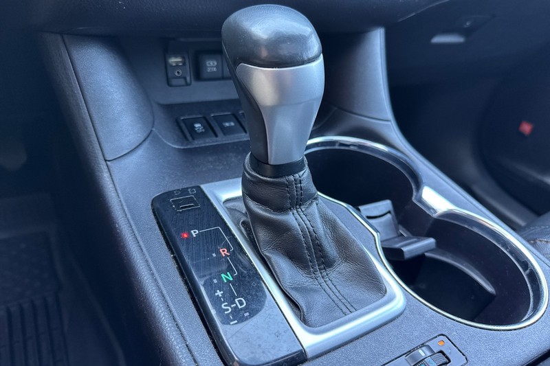 Toyota Highlander Vehicle Full-screen Gallery Image 34
