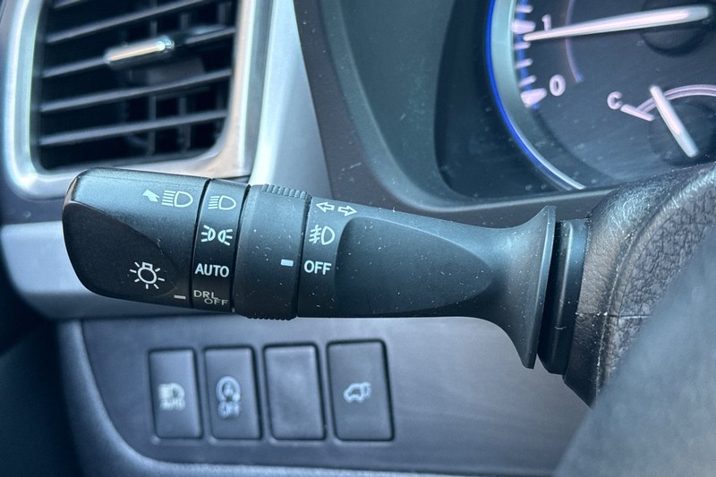 Toyota Highlander Vehicle Full-screen Gallery Image 38