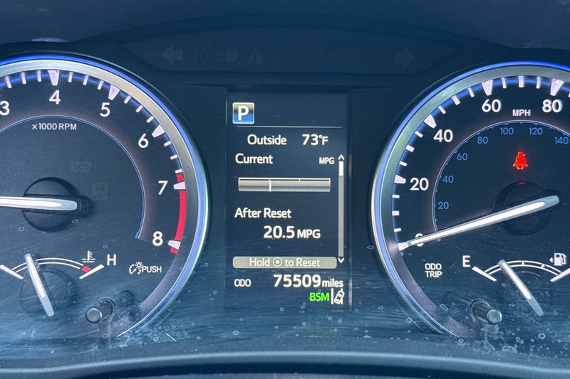 Toyota Highlander Vehicle Full-screen Gallery Image 41