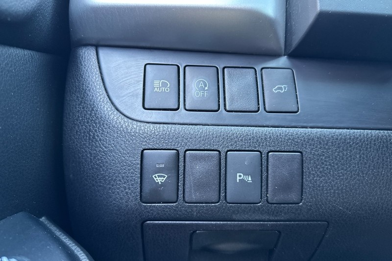 Toyota Highlander Vehicle Full-screen Gallery Image 43