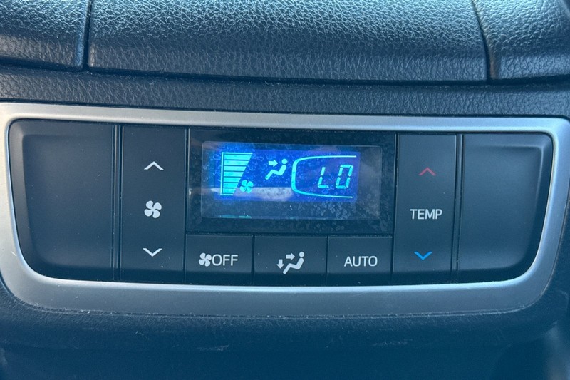Toyota Highlander Vehicle Full-screen Gallery Image 44