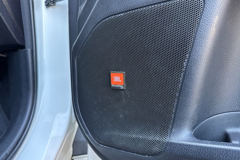 Toyota Highlander Vehicle Full-screen Gallery Image 45