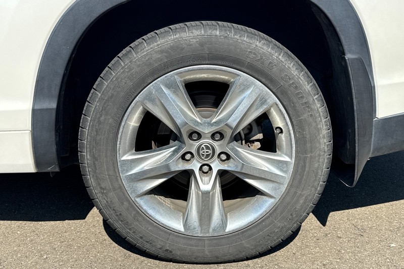 Toyota Highlander Vehicle Full-screen Gallery Image 47