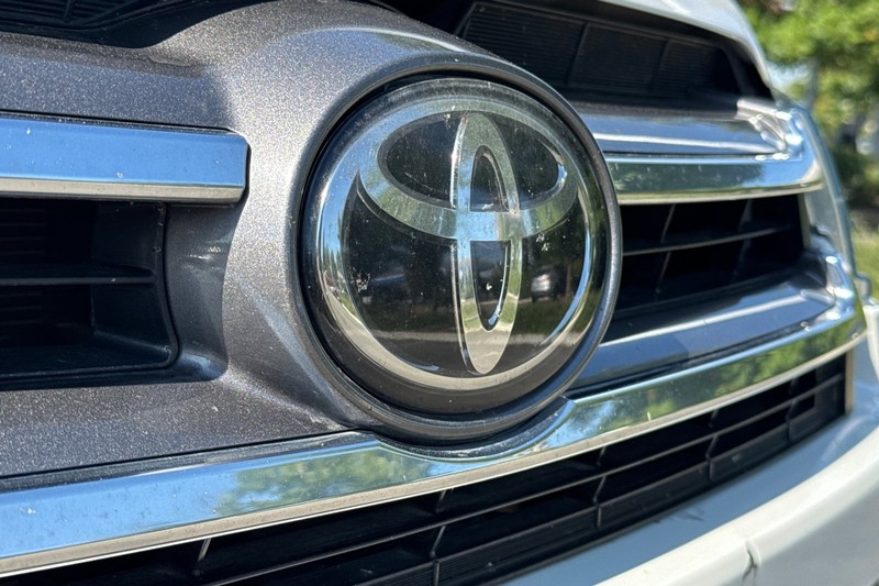 Toyota Highlander Vehicle Full-screen Gallery Image 49