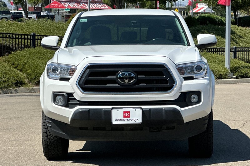 Toyota Tacoma 4WD Vehicle Full-screen Gallery Image 10