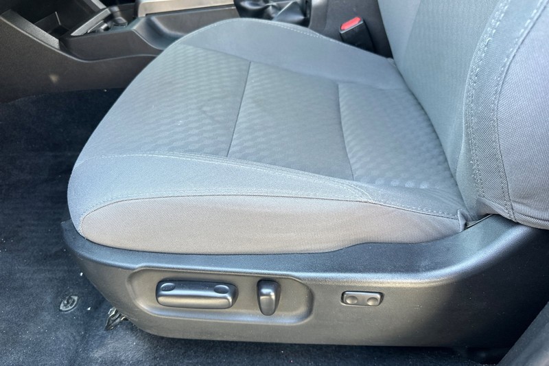 Toyota Tacoma 4WD Vehicle Full-screen Gallery Image 14