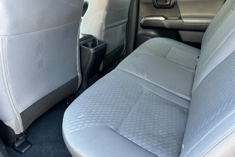 Toyota Tacoma 4WD Vehicle Full-screen Gallery Image 15