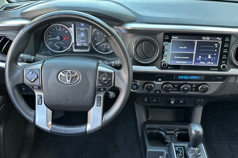 Toyota Tacoma 4WD Vehicle Full-screen Gallery Image 17