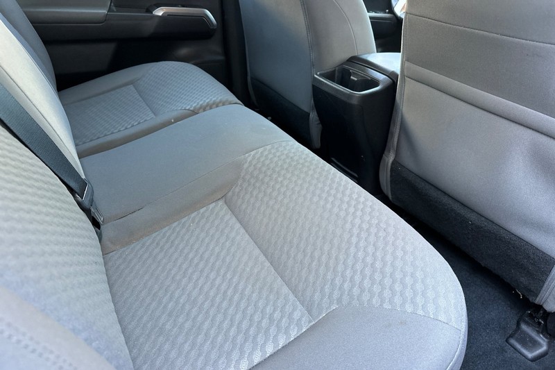 Toyota Tacoma 4WD Vehicle Full-screen Gallery Image 18