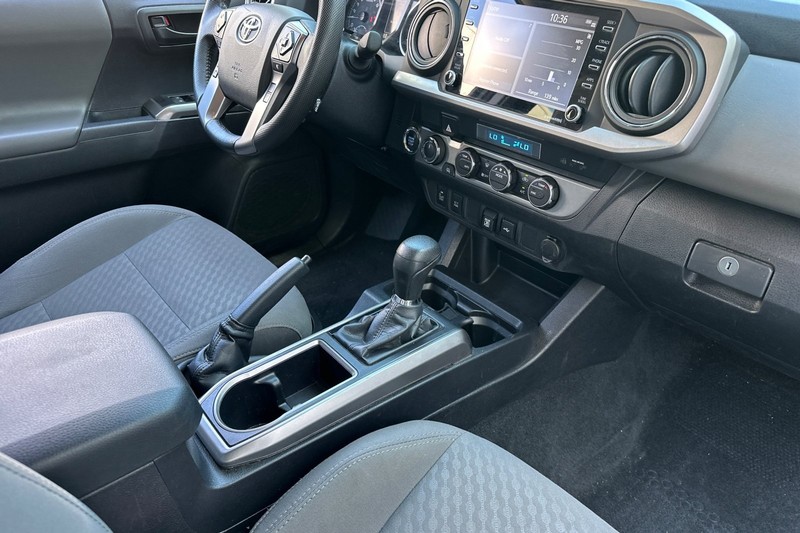 Toyota Tacoma 4WD Vehicle Full-screen Gallery Image 19