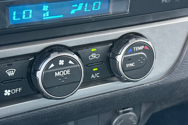 Toyota Tacoma 4WD Vehicle Full-screen Gallery Image 30