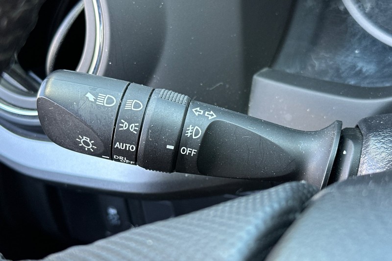 Toyota Tacoma 4WD Vehicle Full-screen Gallery Image 37