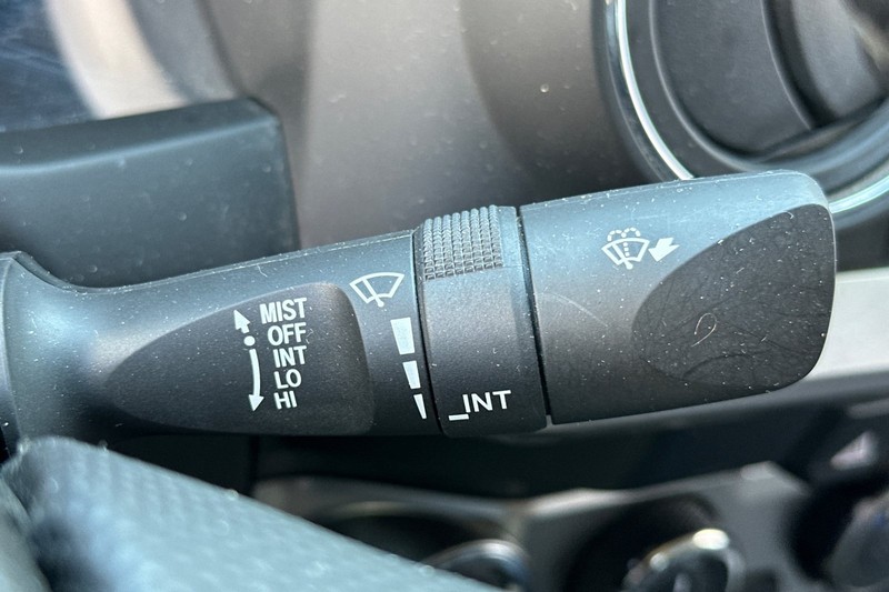 Toyota Tacoma 4WD Vehicle Full-screen Gallery Image 39