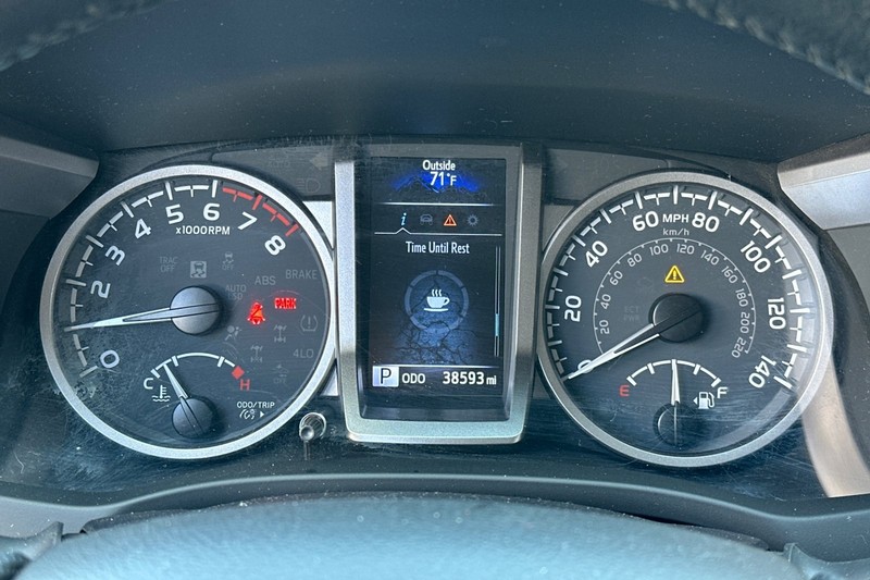 Toyota Tacoma 4WD Vehicle Full-screen Gallery Image 40