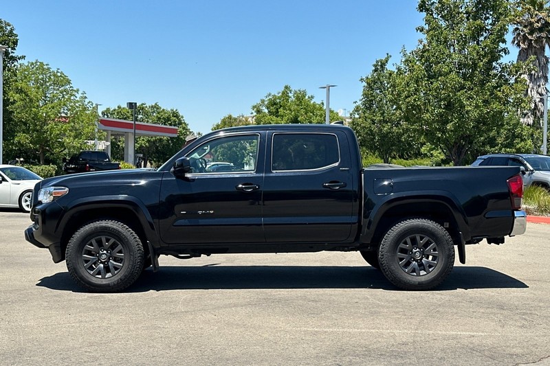 Toyota Tacoma 4WD Vehicle Full-screen Gallery Image 08