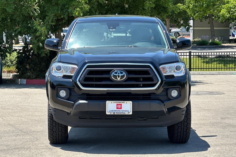 Toyota Tacoma 4WD Vehicle Full-screen Gallery Image 10