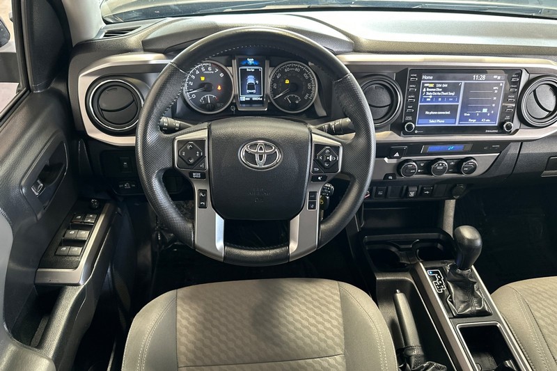 Toyota Tacoma 4WD Vehicle Full-screen Gallery Image 17