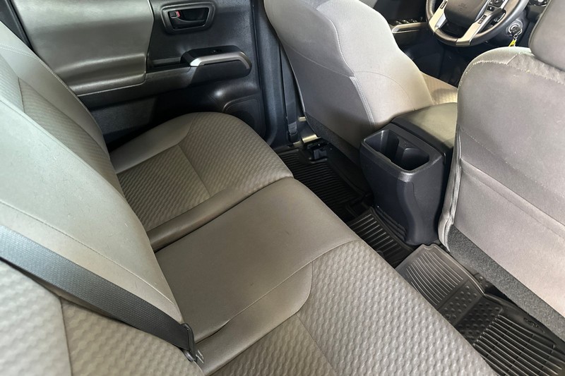 Toyota Tacoma 4WD Vehicle Full-screen Gallery Image 18