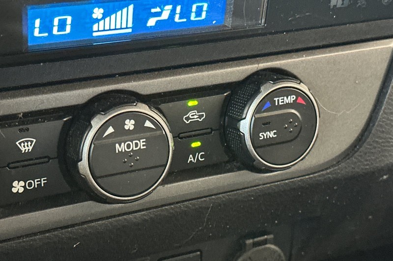 Toyota Tacoma 4WD Vehicle Full-screen Gallery Image 30