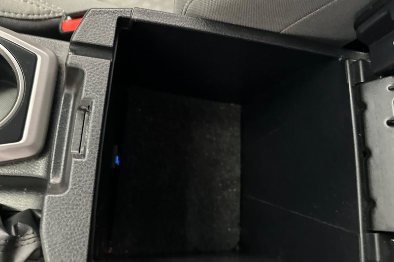 Toyota Tacoma 4WD Vehicle Full-screen Gallery Image 32