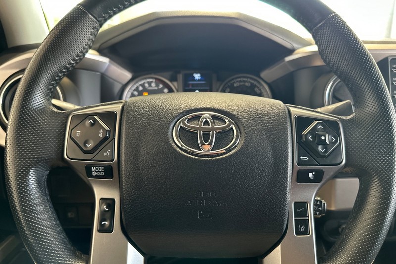 Toyota Tacoma 4WD Vehicle Full-screen Gallery Image 35