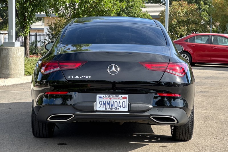 Mercedes-Benz CLA Vehicle Full-screen Gallery Image 05