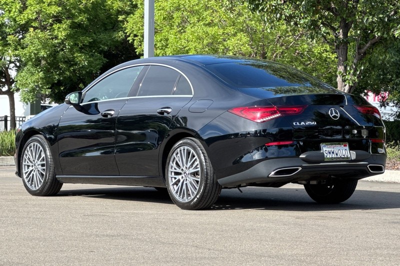 Mercedes-Benz CLA Vehicle Full-screen Gallery Image 06