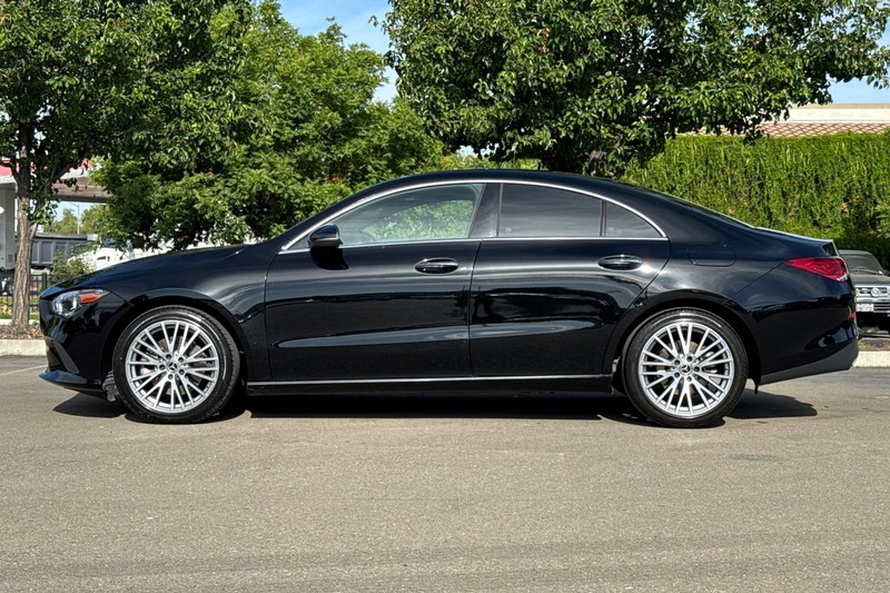 Mercedes-Benz CLA Vehicle Full-screen Gallery Image 07