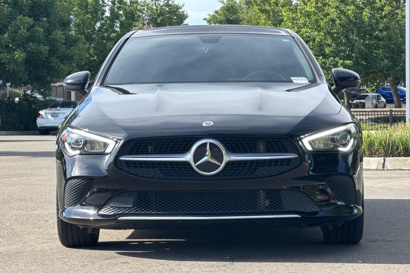 Mercedes-Benz CLA Vehicle Full-screen Gallery Image 09