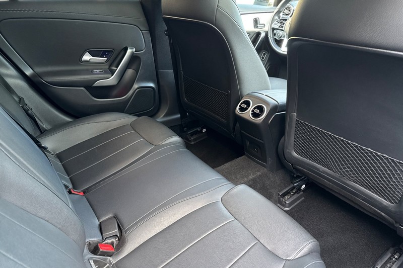 Mercedes-Benz CLA Vehicle Full-screen Gallery Image 17