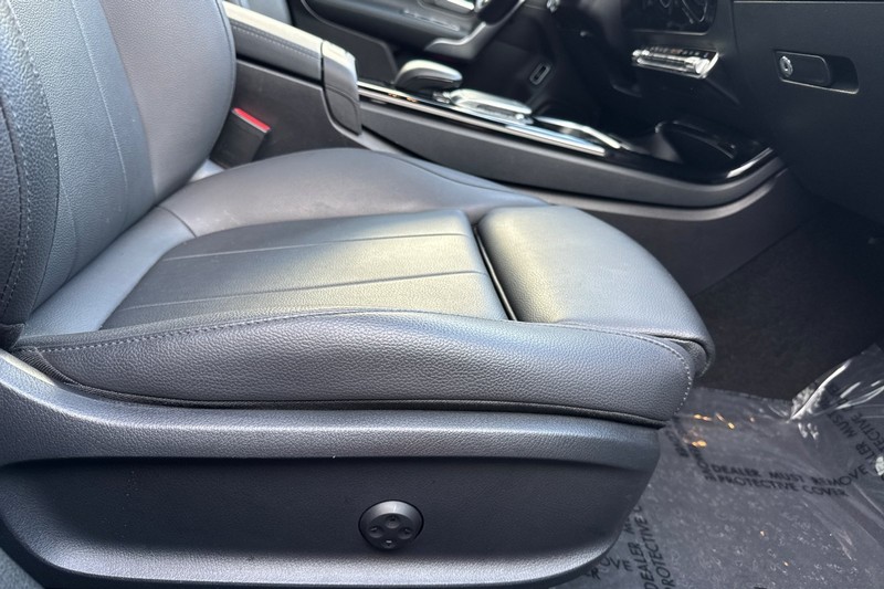Mercedes-Benz CLA Vehicle Full-screen Gallery Image 22