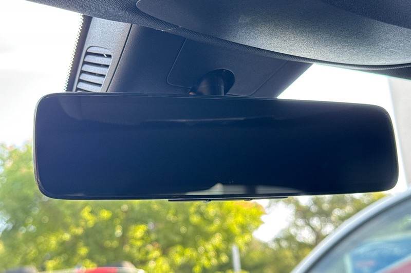 Mercedes-Benz CLA Vehicle Full-screen Gallery Image 24