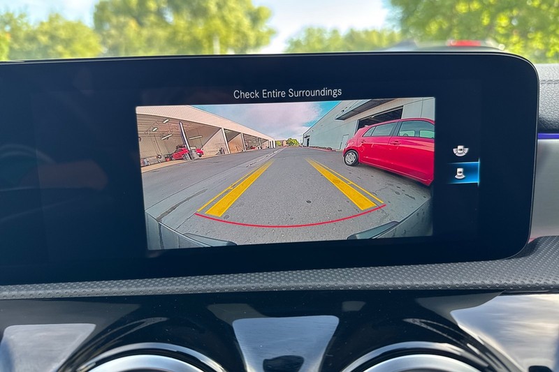 Mercedes-Benz CLA Vehicle Full-screen Gallery Image 26
