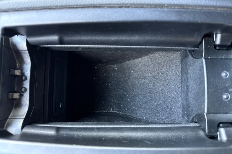 Mercedes-Benz CLA Vehicle Full-screen Gallery Image 31