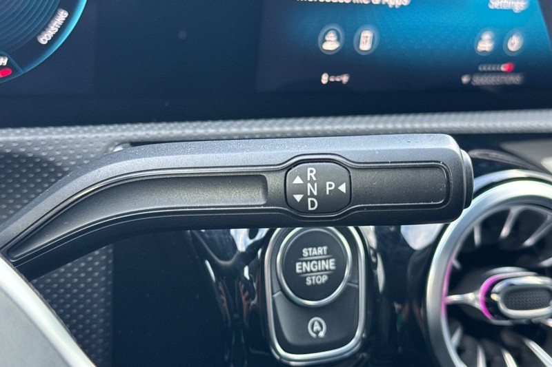 Mercedes-Benz CLA Vehicle Full-screen Gallery Image 32