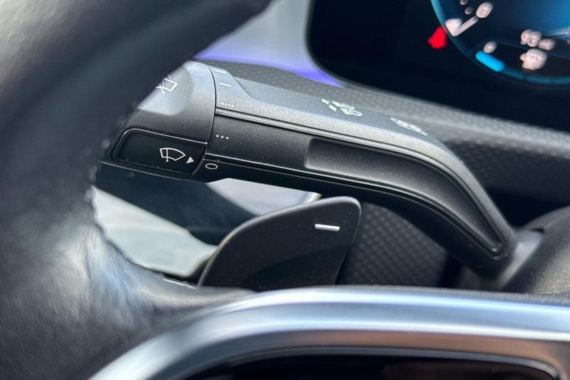 Mercedes-Benz CLA Vehicle Full-screen Gallery Image 36