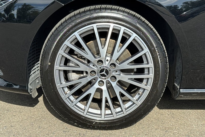 Mercedes-Benz CLA Vehicle Full-screen Gallery Image 44