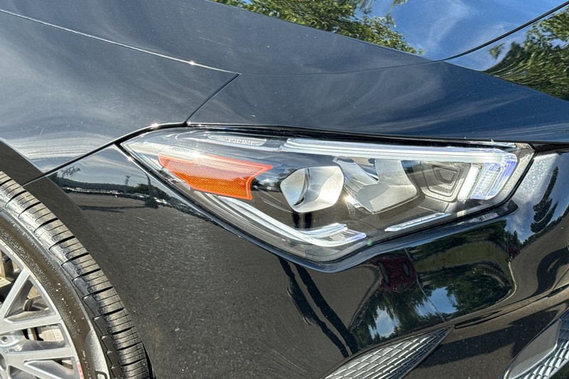 Mercedes-Benz CLA Vehicle Full-screen Gallery Image 45