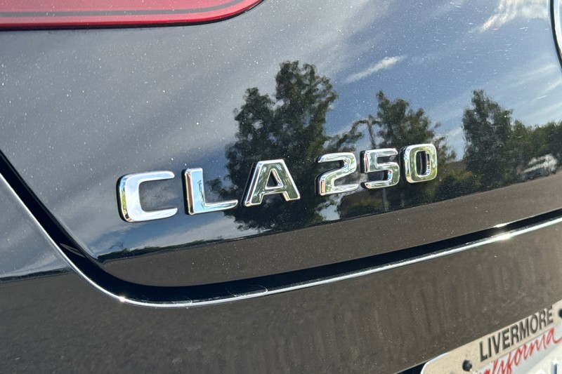 Mercedes-Benz CLA Vehicle Full-screen Gallery Image 50