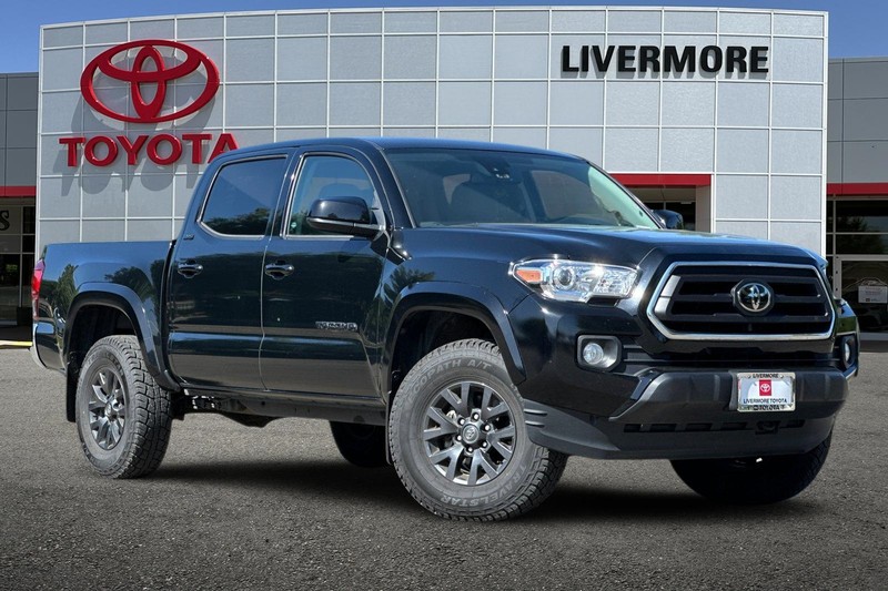 Toyota Tacoma 2WD Vehicle Full-screen Gallery Image 02